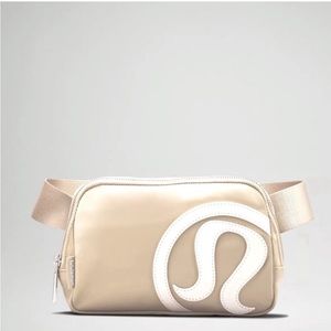 Lululemon Limited Edition Everywhere belt bag 1L